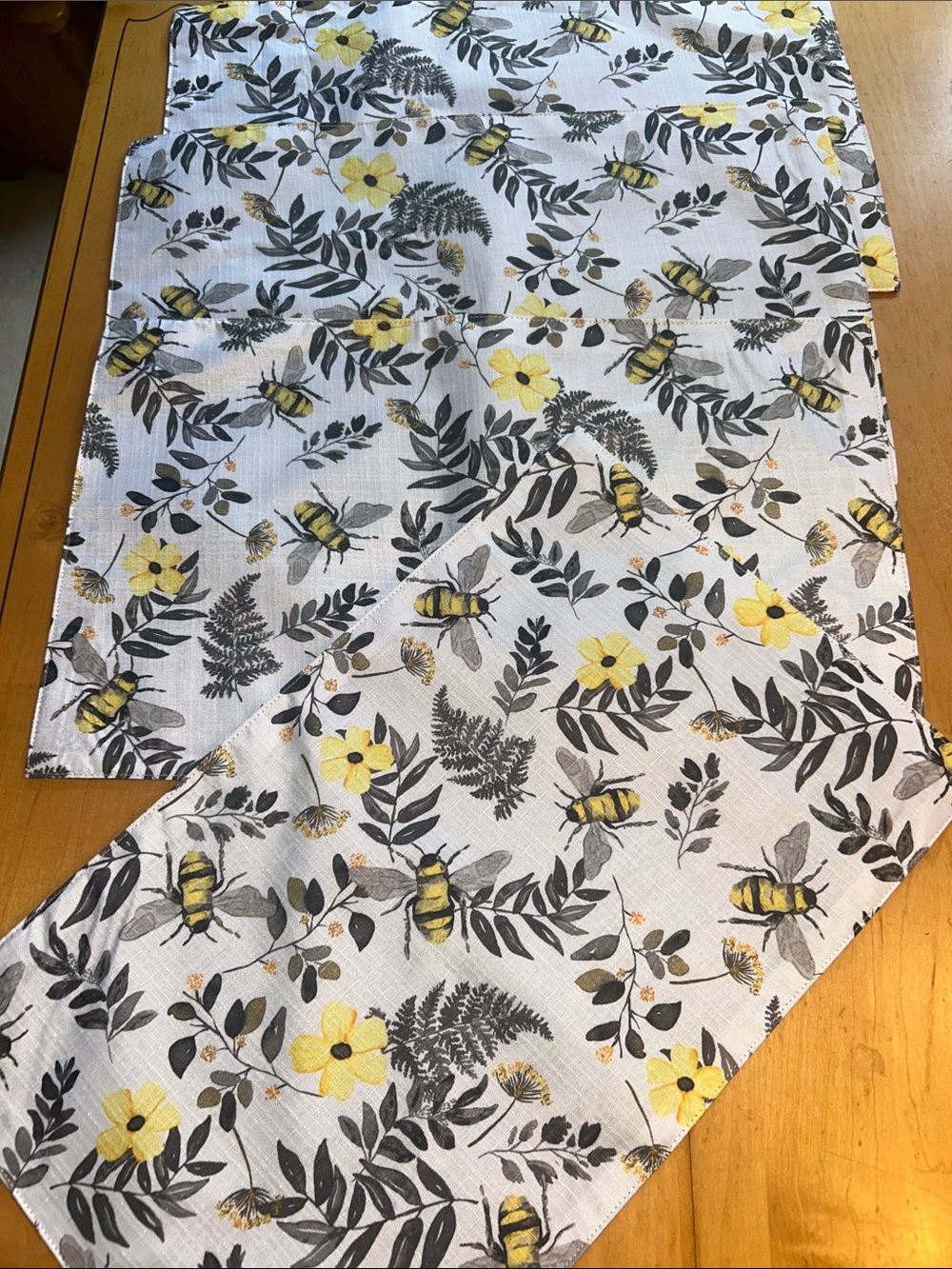 Set of 4 NWT Home Collection Yellow Bee & Floral placemat Set
